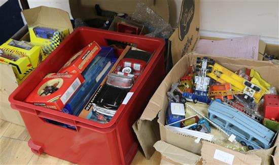 A quantity of unboxed Dinky etc. and boxed diecast models